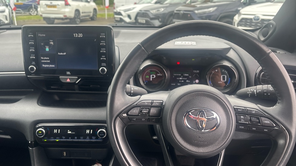 Toyota Yaris 1.5 Hybrid Dynamic 5dr CVT Hybrid Hatchback - Image 7