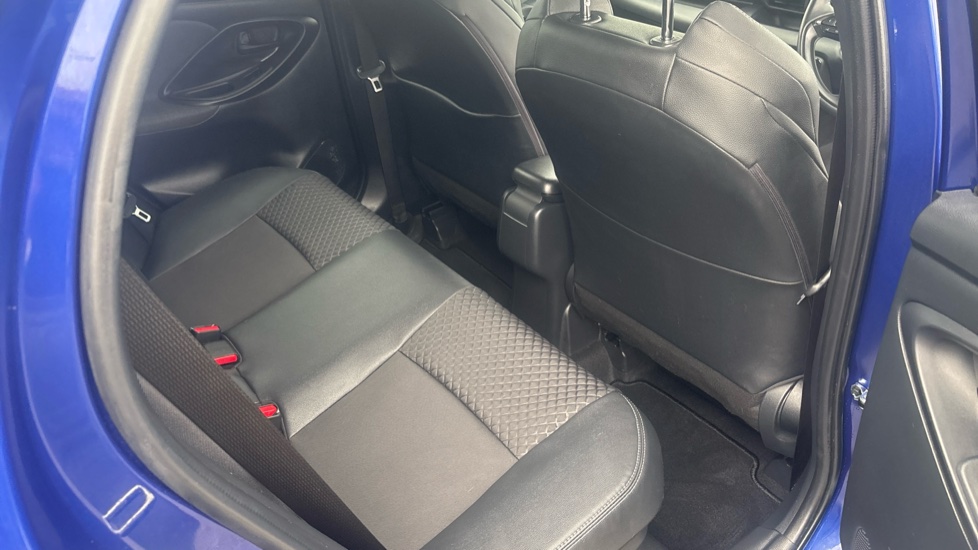 Toyota Yaris 1.5 Hybrid Dynamic 5dr CVT Hybrid Hatchback - Image 8