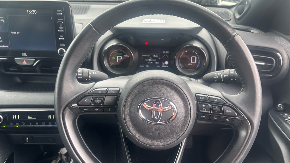 Toyota Yaris 1.5 Hybrid Dynamic 5dr CVT Hybrid Hatchback - Image 10