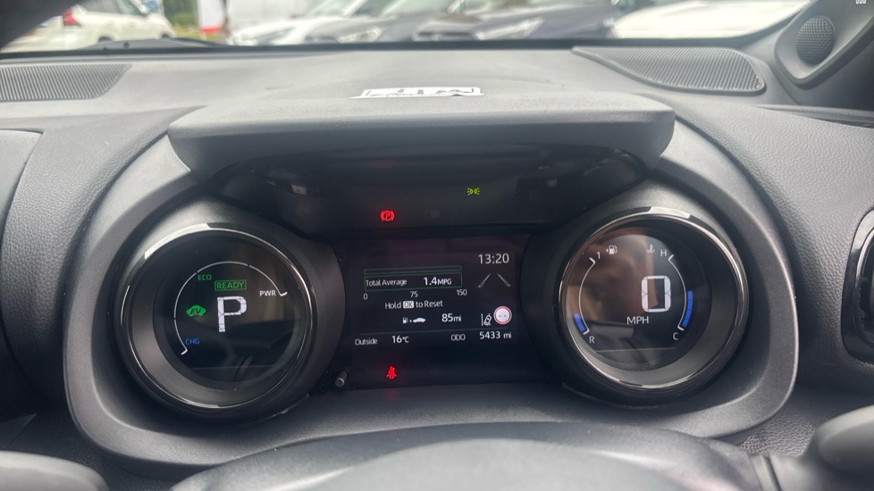 Toyota Yaris 1.5 Hybrid Dynamic 5dr CVT Hybrid Hatchback - Image 11