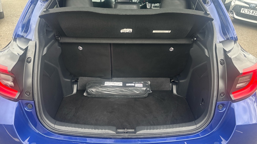 Toyota Yaris 1.5 Hybrid Dynamic 5dr CVT Hybrid Hatchback - Image 13