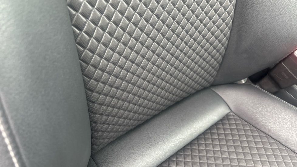 Toyota Yaris 1.5 Hybrid Dynamic 5dr CVT Hybrid Hatchback - Image 14