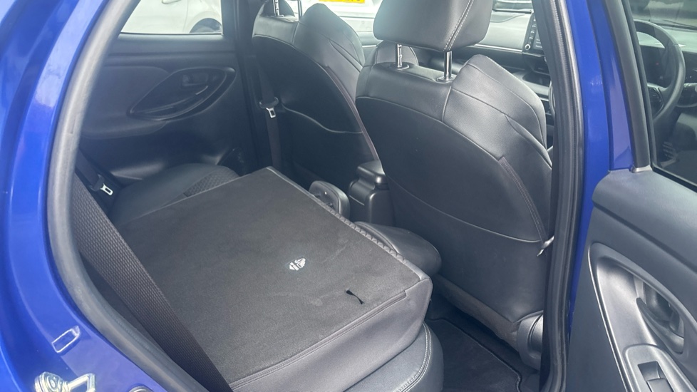 Toyota Yaris 1.5 Hybrid Dynamic 5dr CVT Hybrid Hatchback - Image 18