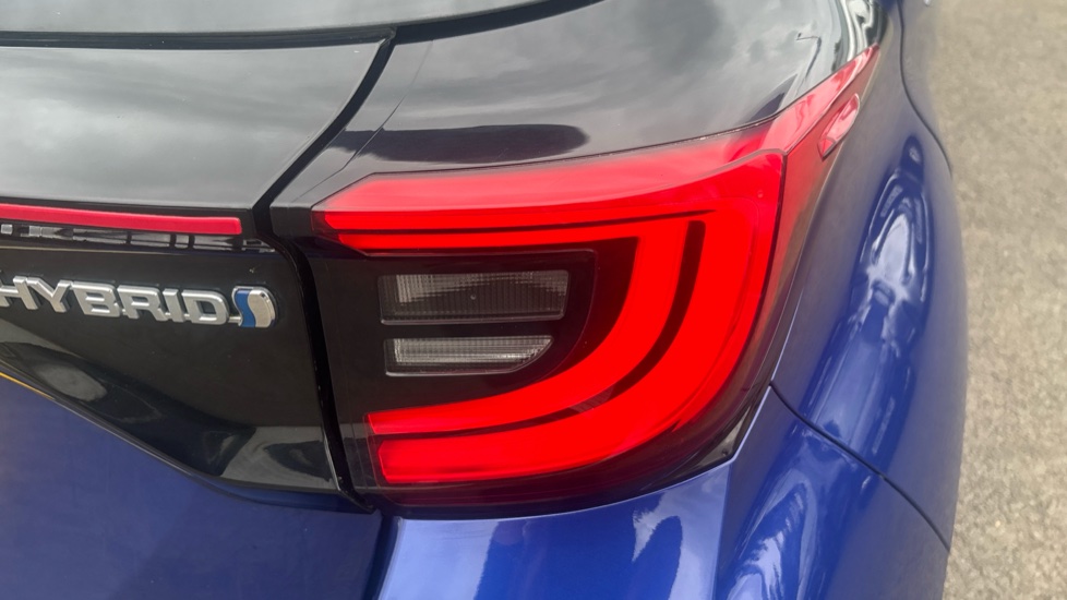 Toyota Yaris 1.5 Hybrid Dynamic 5dr CVT Hybrid Hatchback - Image 21
