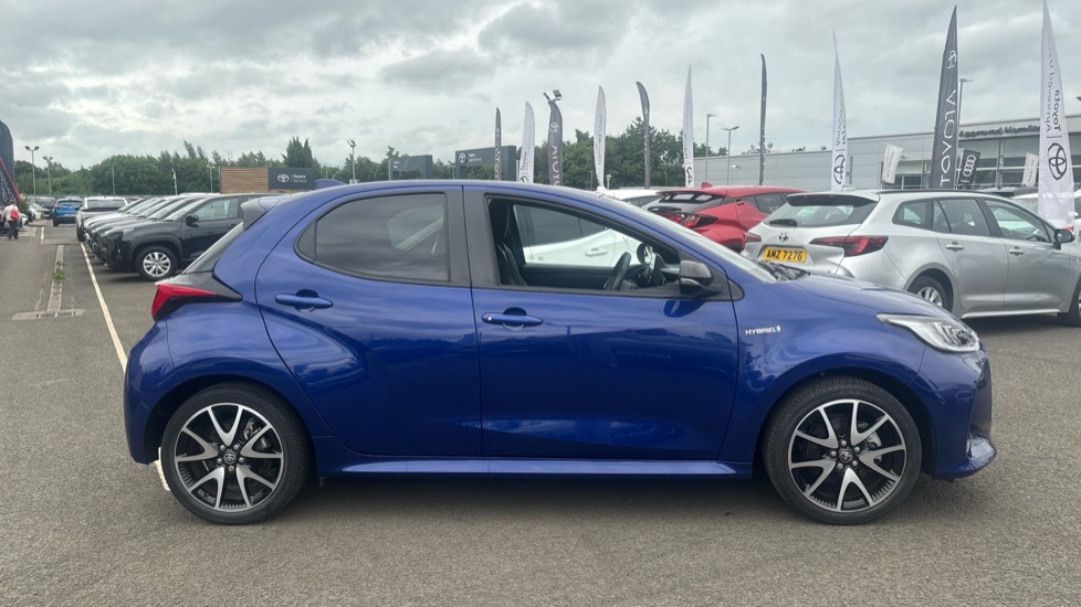 Toyota Yaris 1.5 Hybrid Dynamic 5dr CVT Hybrid Hatchback - Image 23