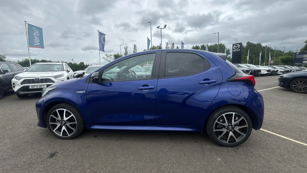 Toyota Yaris 1.5 Hybrid Dynamic 5dr CVT Hybrid Hatchback - Image 24