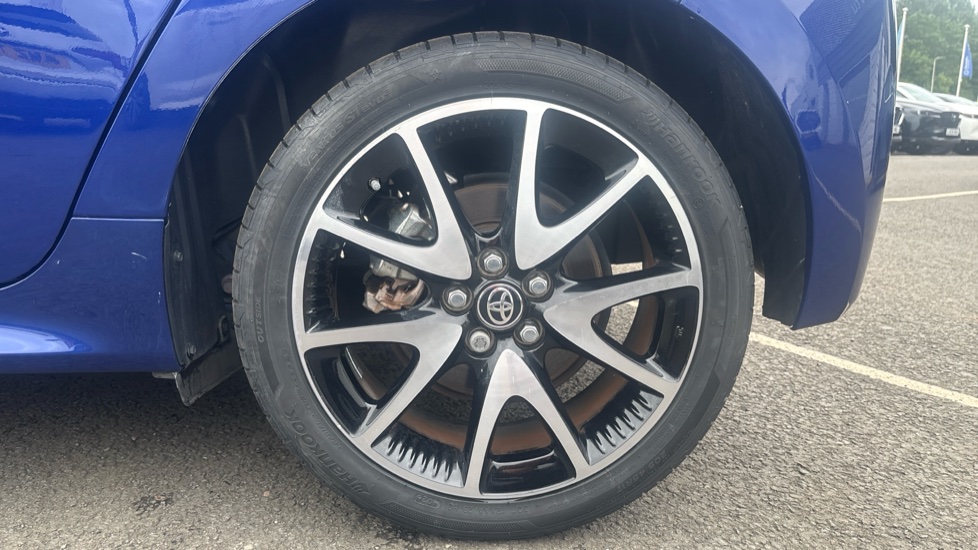 Toyota Yaris 1.5 Hybrid Dynamic 5dr CVT Hybrid Hatchback - Image 29