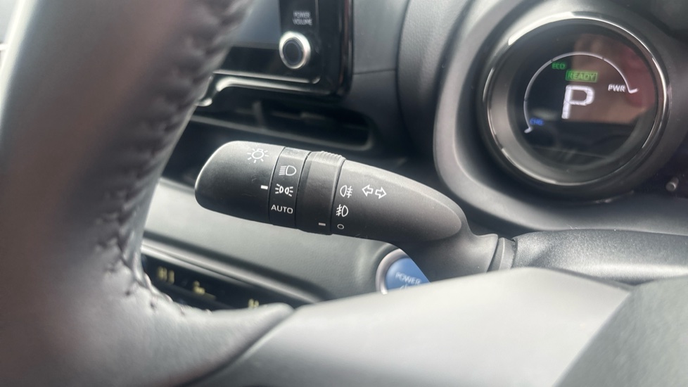 Toyota Yaris 1.5 Hybrid Dynamic 5dr CVT Hybrid Hatchback - Image 35