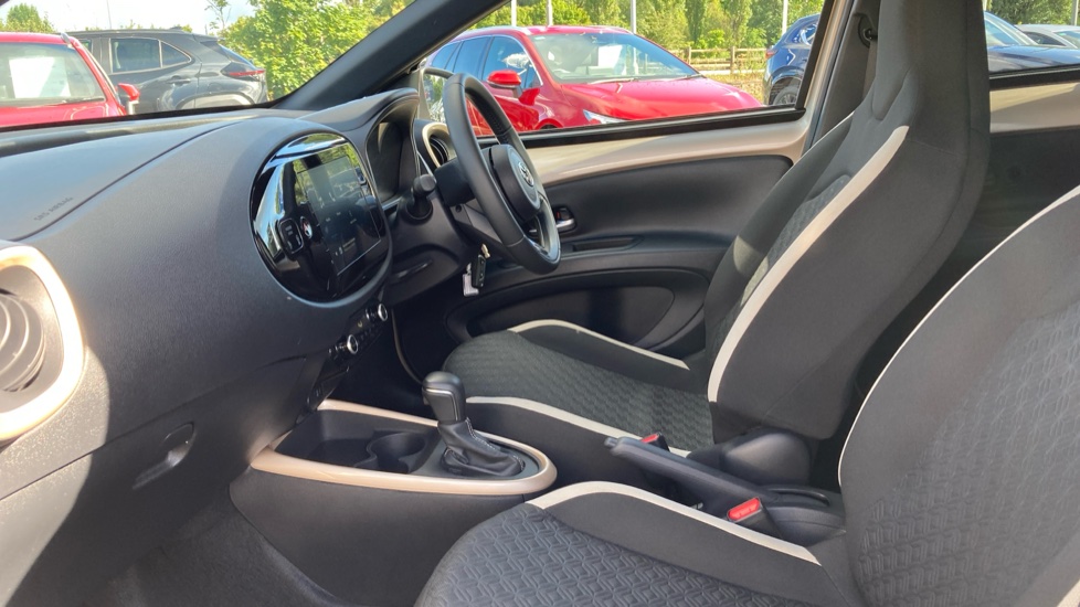 Toyota Aygo X 1.0 VVT-i Edge 5dr Auto Petrol Hatchback - Image 5