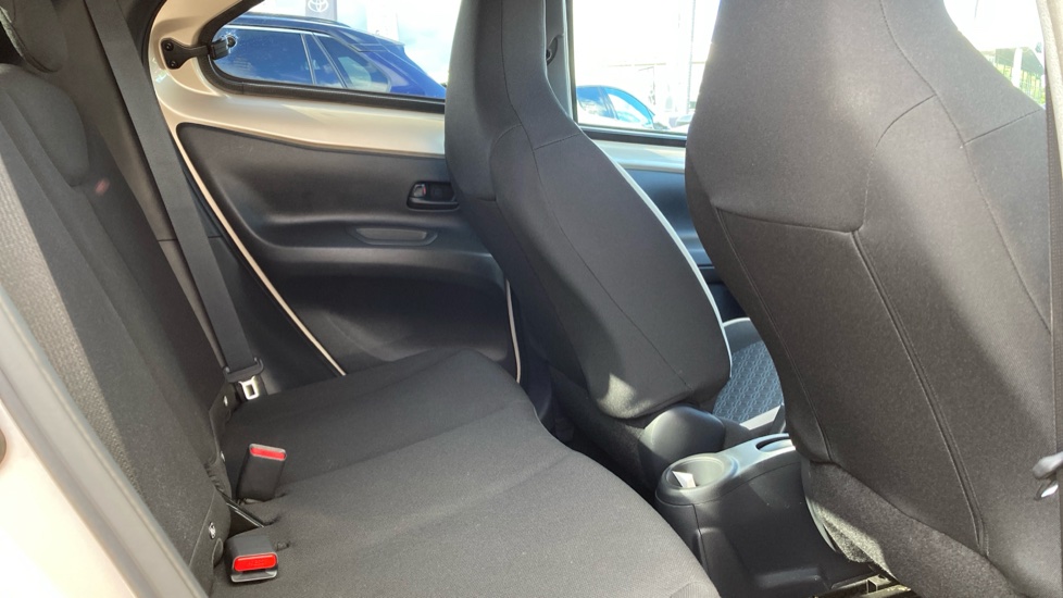 Toyota Aygo X 1.0 VVT-i Edge 5dr Auto Petrol Hatchback - Image 8