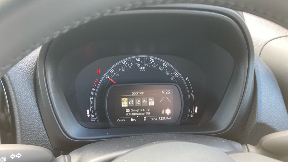 Toyota Aygo X 1.0 VVT-i Edge 5dr Auto Petrol Hatchback - Image 11