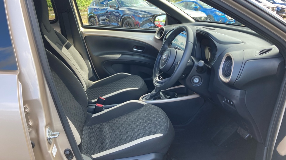 Toyota Aygo X 1.0 VVT-i Edge 5dr Auto Petrol Hatchback - Image 12