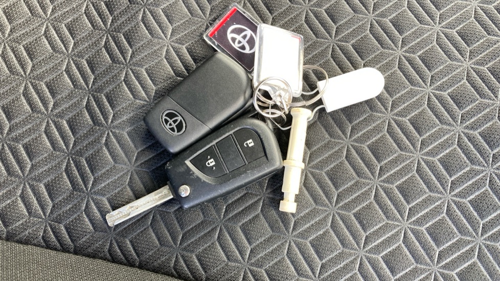 Toyota Aygo X 1.0 VVT-i Edge 5dr Auto Petrol Hatchback - Image 28