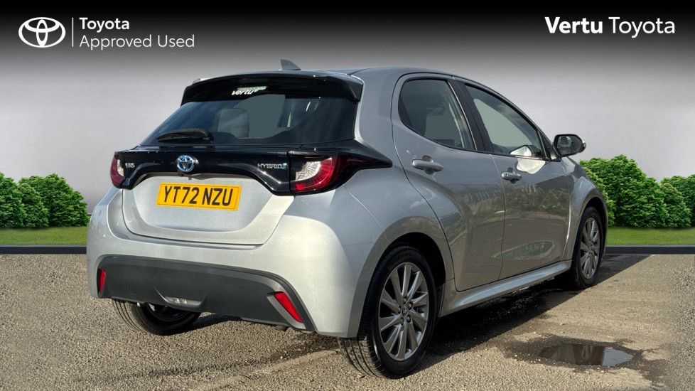 Toyota Yaris 1.5 Hybrid Icon 5dr CVT Hybrid Hatchback - Image 2