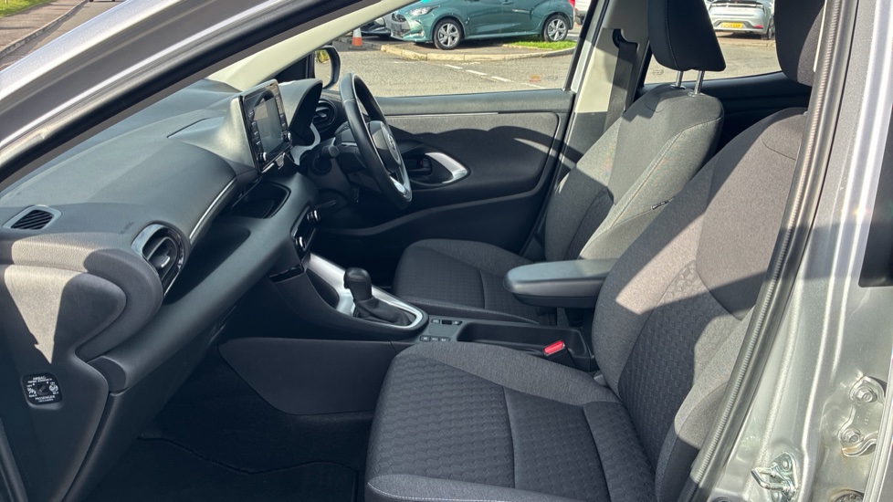 Toyota Yaris 1.5 Hybrid Icon 5dr CVT Hybrid Hatchback - Image 5