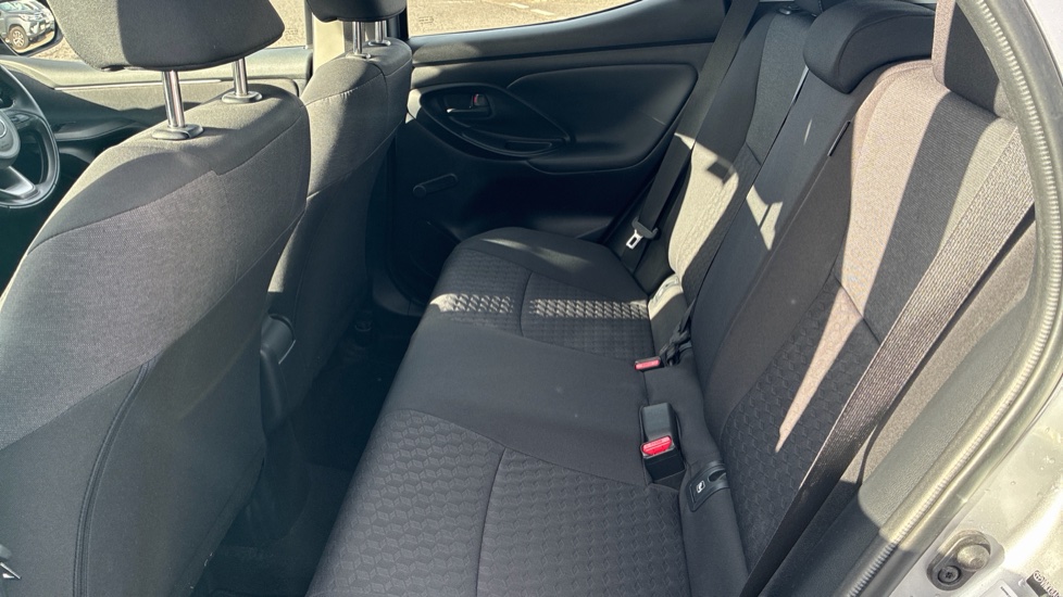 Toyota Yaris 1.5 Hybrid Icon 5dr CVT Hybrid Hatchback - Image 15