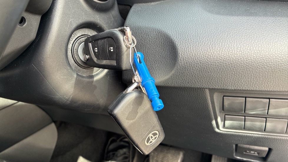 Toyota Yaris 1.5 Hybrid Icon 5dr CVT Hybrid Hatchback - Image 16