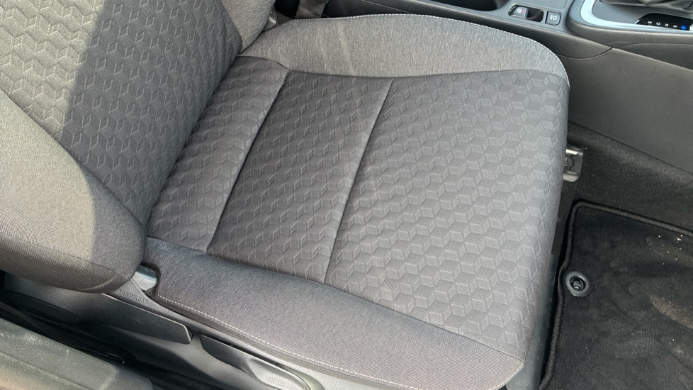 Toyota Yaris 1.5 Hybrid Icon 5dr CVT Hybrid Hatchback - Image 17