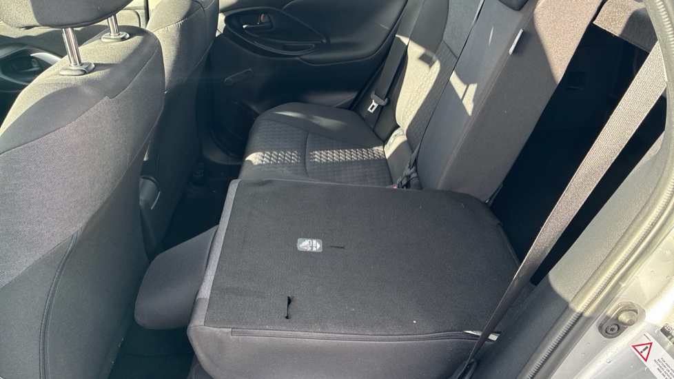 Toyota Yaris 1.5 Hybrid Icon 5dr CVT Hybrid Hatchback - Image 18