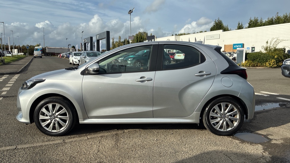 Toyota Yaris 1.5 Hybrid Icon 5dr CVT Hybrid Hatchback - Image 24