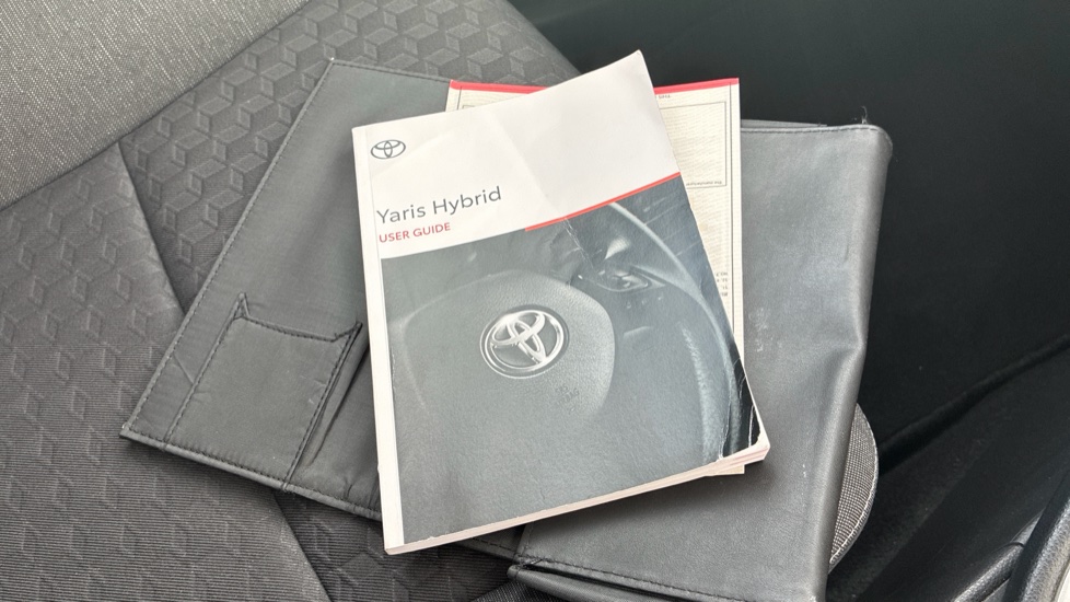 Toyota Yaris 1.5 Hybrid Icon 5dr CVT Hybrid Hatchback - Image 27