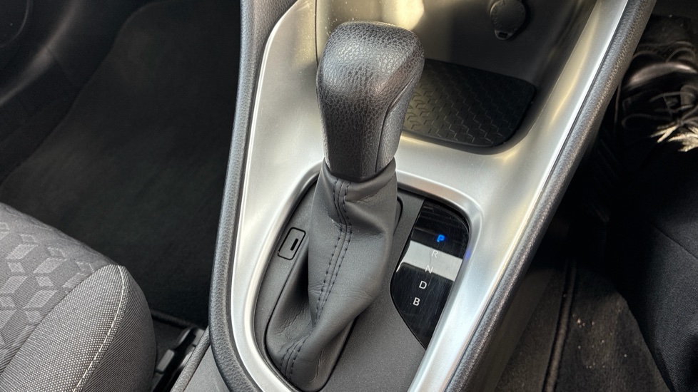 Toyota Yaris 1.5 Hybrid Icon 5dr CVT Hybrid Hatchback - Image 30