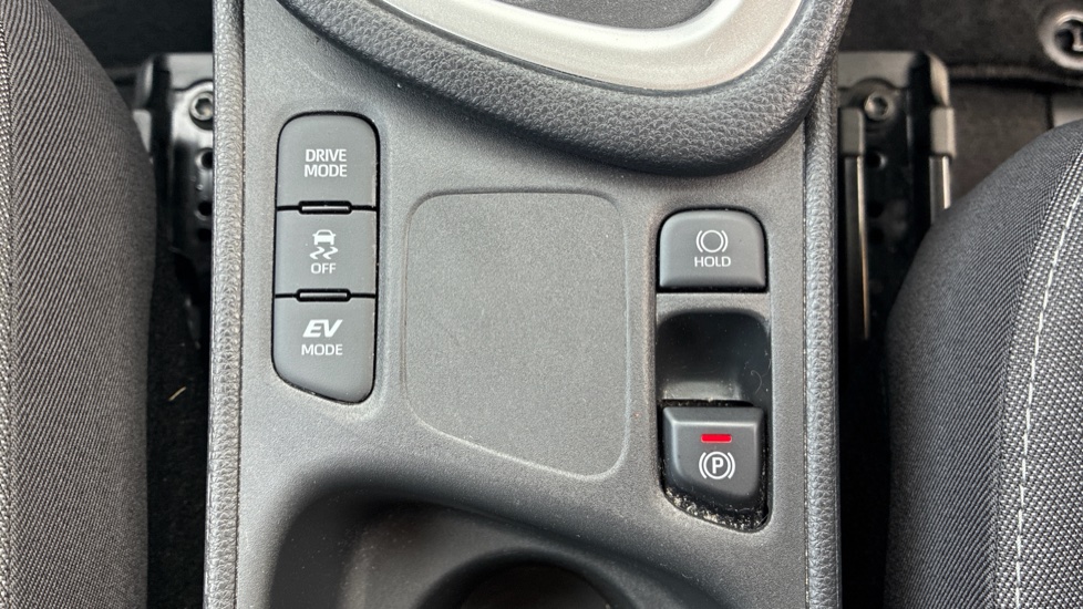 Toyota Yaris 1.5 Hybrid Icon 5dr CVT Hybrid Hatchback - Image 31
