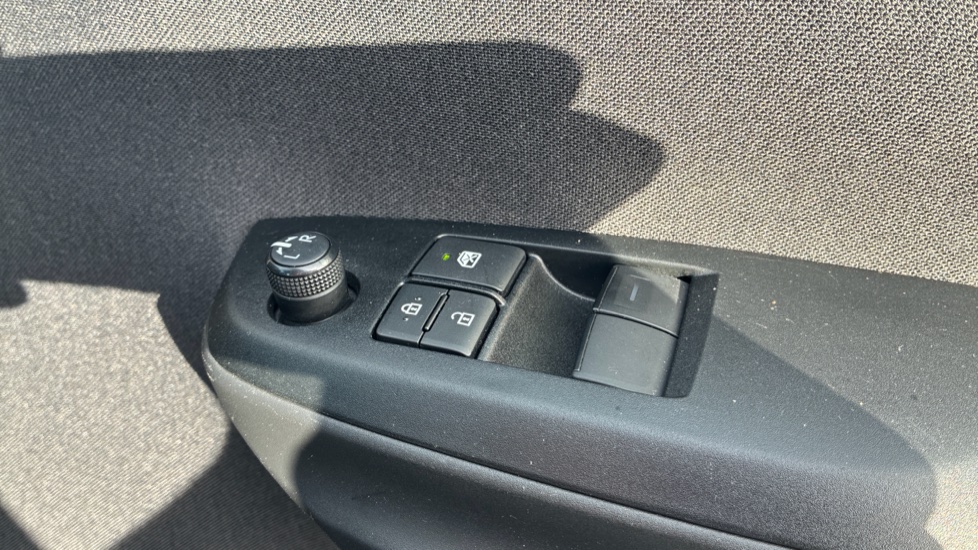 Toyota Yaris 1.5 Hybrid Icon 5dr CVT Hybrid Hatchback - Image 33