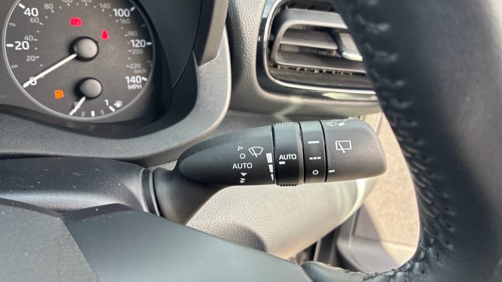 Toyota Yaris 1.5 Hybrid Icon 5dr CVT Hybrid Hatchback - Image 35
