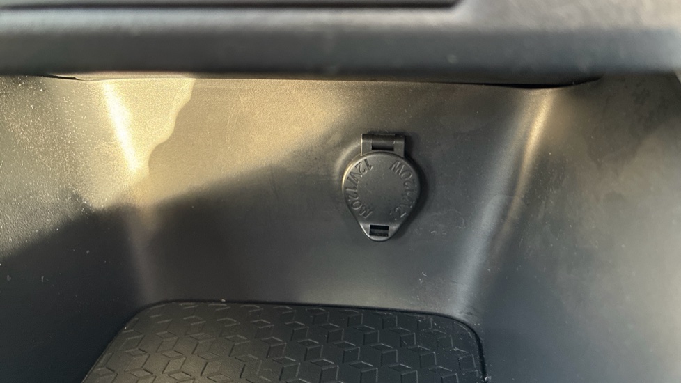 Toyota Yaris 1.5 Hybrid Icon 5dr CVT Hybrid Hatchback - Image 38