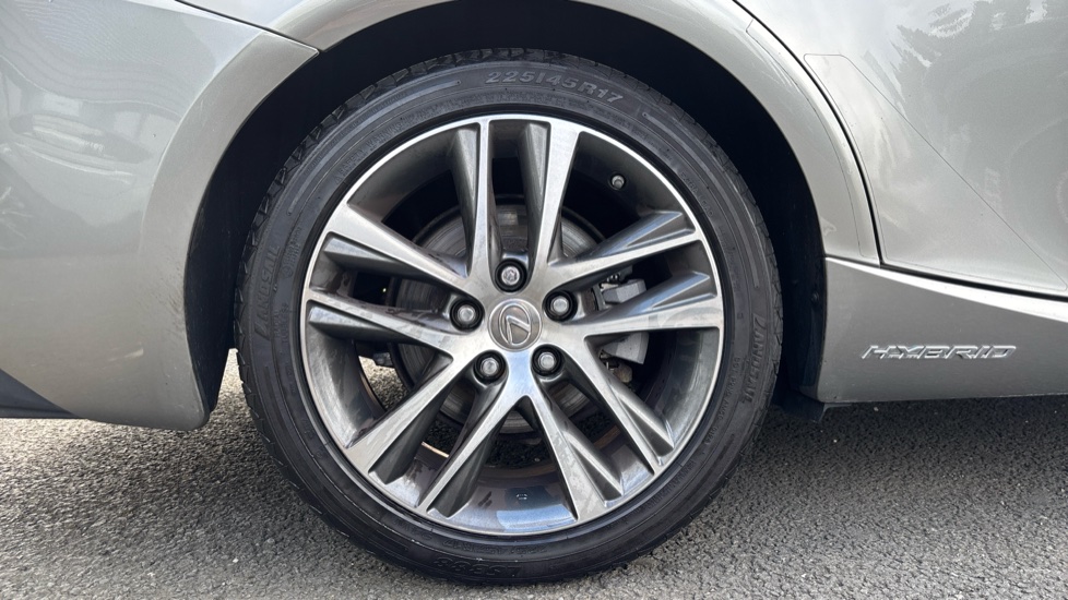 Lexus IS 300h Advance 4dr CVT Auto Hybrid Saloon - Image 7