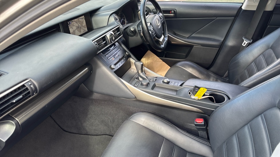 Lexus IS 300h Advance 4dr CVT Auto Hybrid Saloon - Image 9