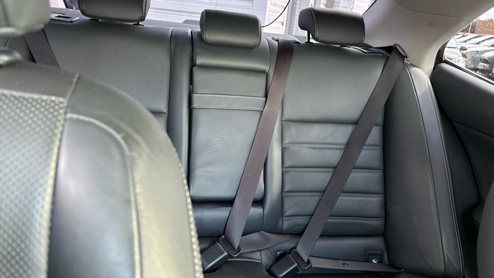 Lexus IS 300h Advance 4dr CVT Auto Hybrid Saloon - Image 15