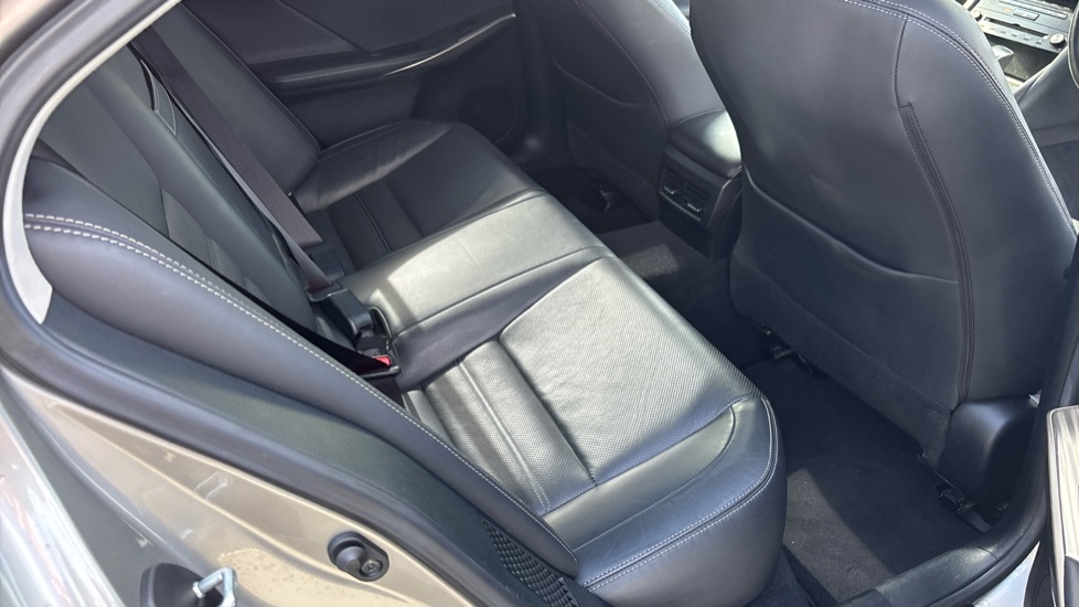 Lexus IS 300h Advance 4dr CVT Auto Hybrid Saloon - Image 16