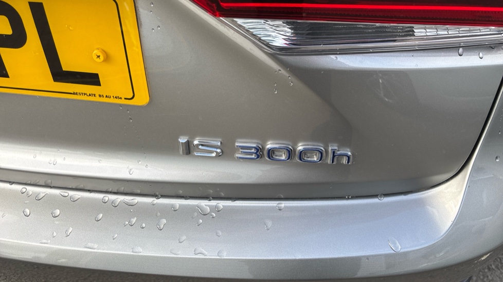 Lexus IS 300h Advance 4dr CVT Auto Hybrid Saloon - Image 21