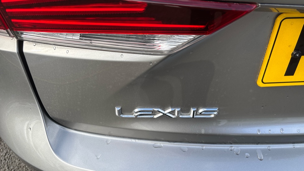 Lexus IS 300h Advance 4dr CVT Auto Hybrid Saloon - Image 22