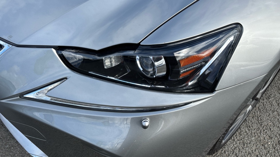 Lexus IS 300h Advance 4dr CVT Auto Hybrid Saloon - Image 23