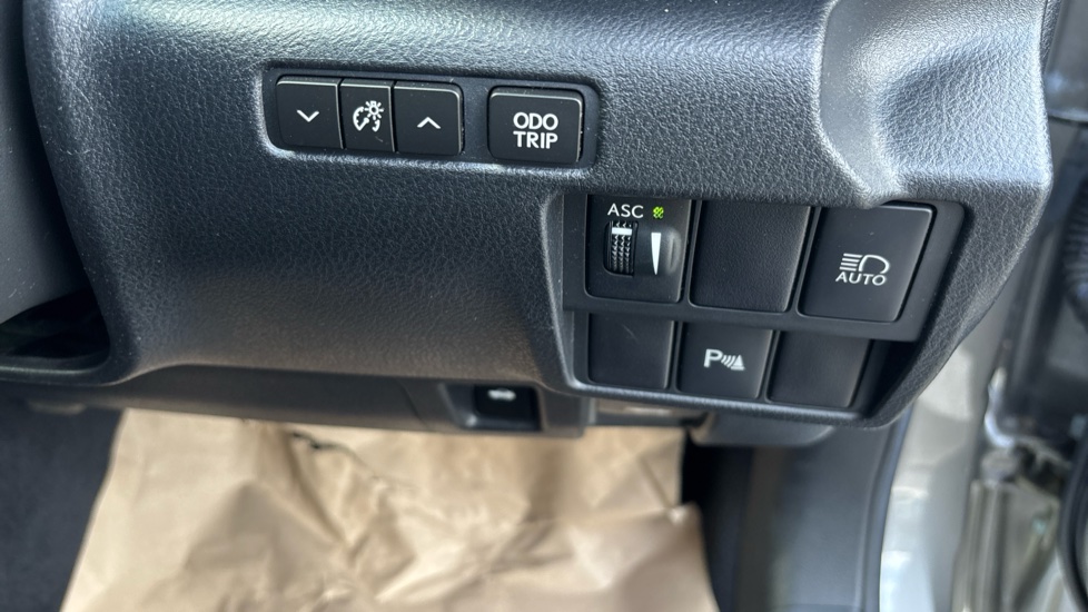 Lexus IS 300h Advance 4dr CVT Auto Hybrid Saloon - Image 28