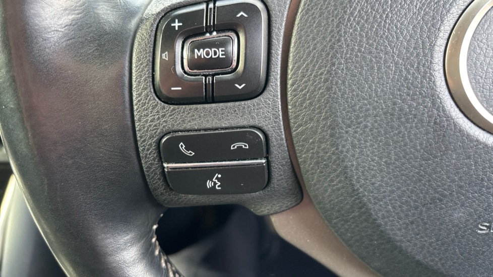 Lexus IS 300h Advance 4dr CVT Auto Hybrid Saloon - Image 33