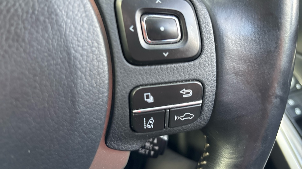 Lexus IS 300h Advance 4dr CVT Auto Hybrid Saloon - Image 34