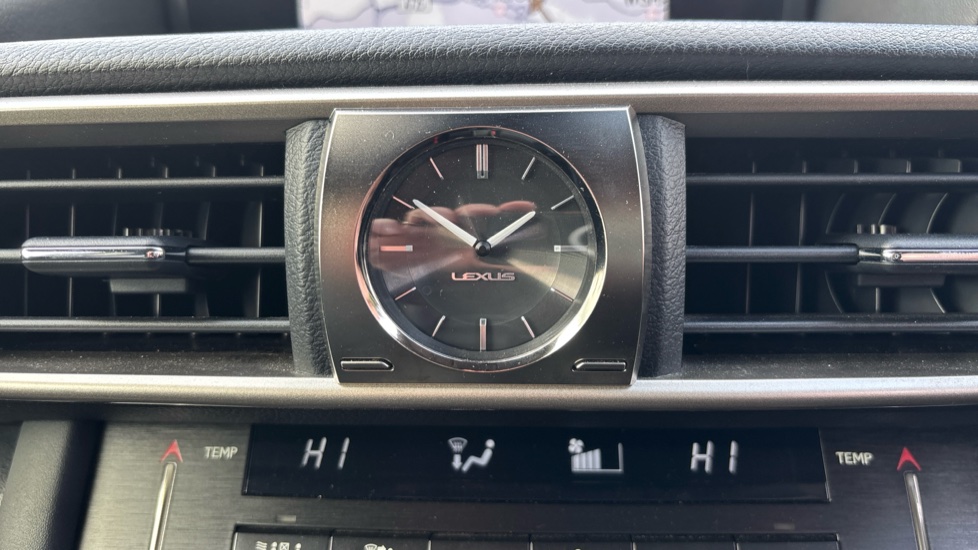 Lexus IS 300h Advance 4dr CVT Auto Hybrid Saloon - Image 37