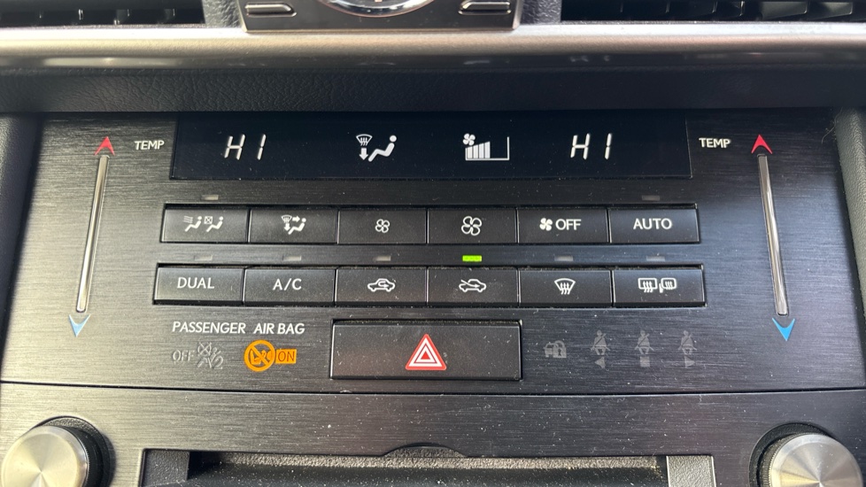 Lexus IS 300h Advance 4dr CVT Auto Hybrid Saloon - Image 38