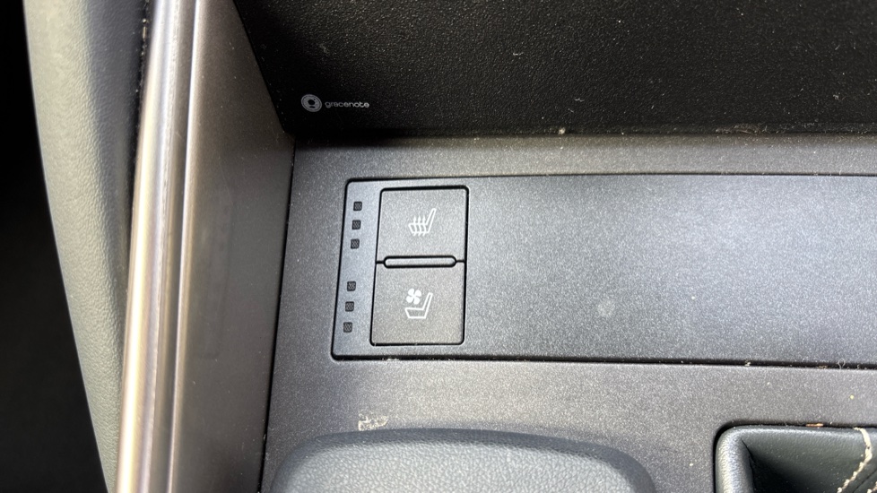 Lexus IS 300h Advance 4dr CVT Auto Hybrid Saloon - Image 39