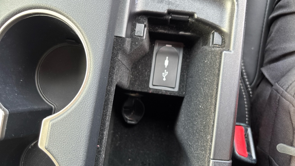 Lexus IS 300h Advance 4dr CVT Auto Hybrid Saloon - Image 40