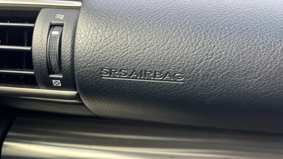 Lexus IS 300h Advance 4dr CVT Auto Hybrid Saloon - Image 42