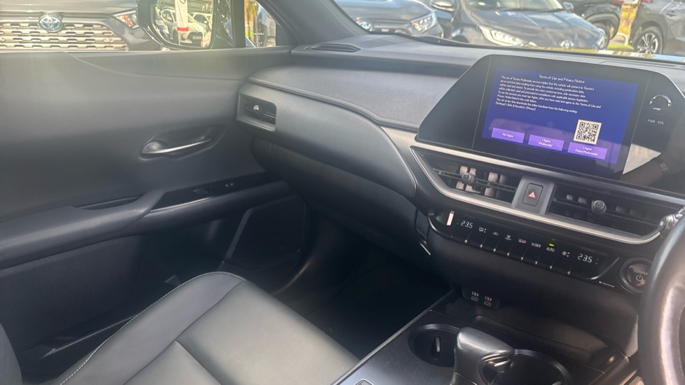 Lexus UX 250h 2.0 F-Sport Design 5dr CVT Hybrid Hatchback - Image 14