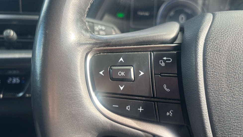 Lexus UX 250h 2.0 F-Sport Design 5dr CVT Hybrid Hatchback - Image 21