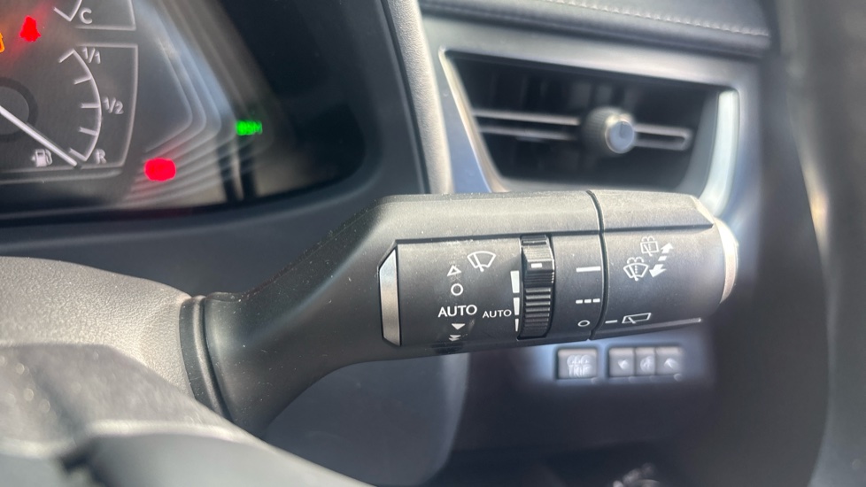 Lexus UX 250h 2.0 F-Sport Design 5dr CVT Hybrid Hatchback - Image 24
