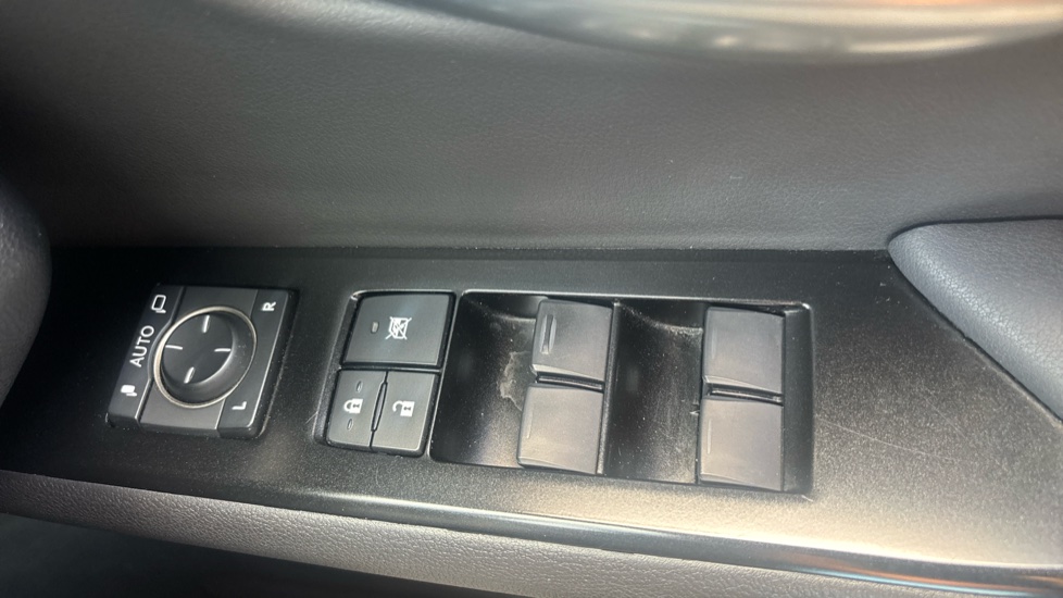 Lexus UX 250h 2.0 F-Sport Design 5dr CVT Hybrid Hatchback - Image 26