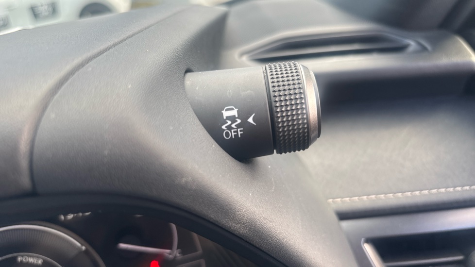 Lexus UX 250h 2.0 F-Sport Design 5dr CVT Hybrid Hatchback - Image 27